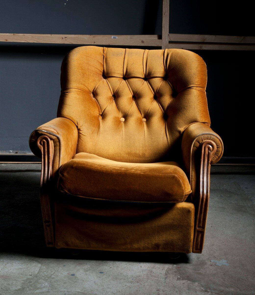 shallow focus photo of brown padded armchair